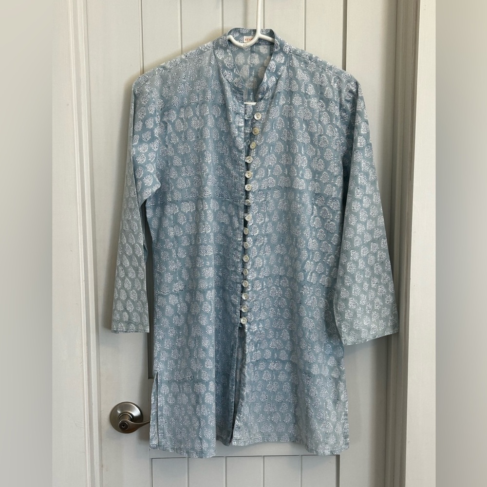 Kemble Palm Beach Lt. Blue Block Print Shell Button Front Tunic Medium